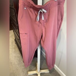 Figs Zamora Jogger Scrub Pants.  Mauve color, size XL, petite.